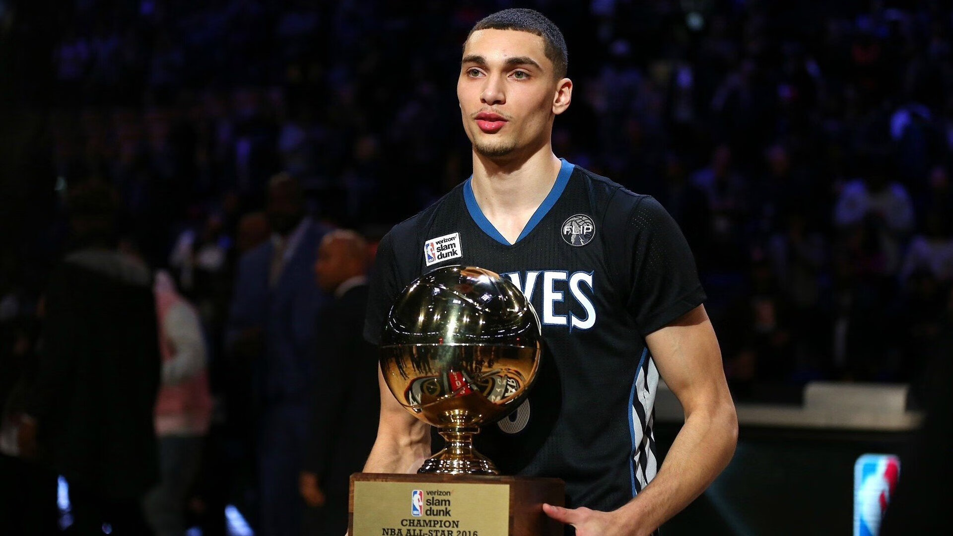 Doinb迎来十赛季出色发挥,RNG观众热烈欢呼!上演精彩一战