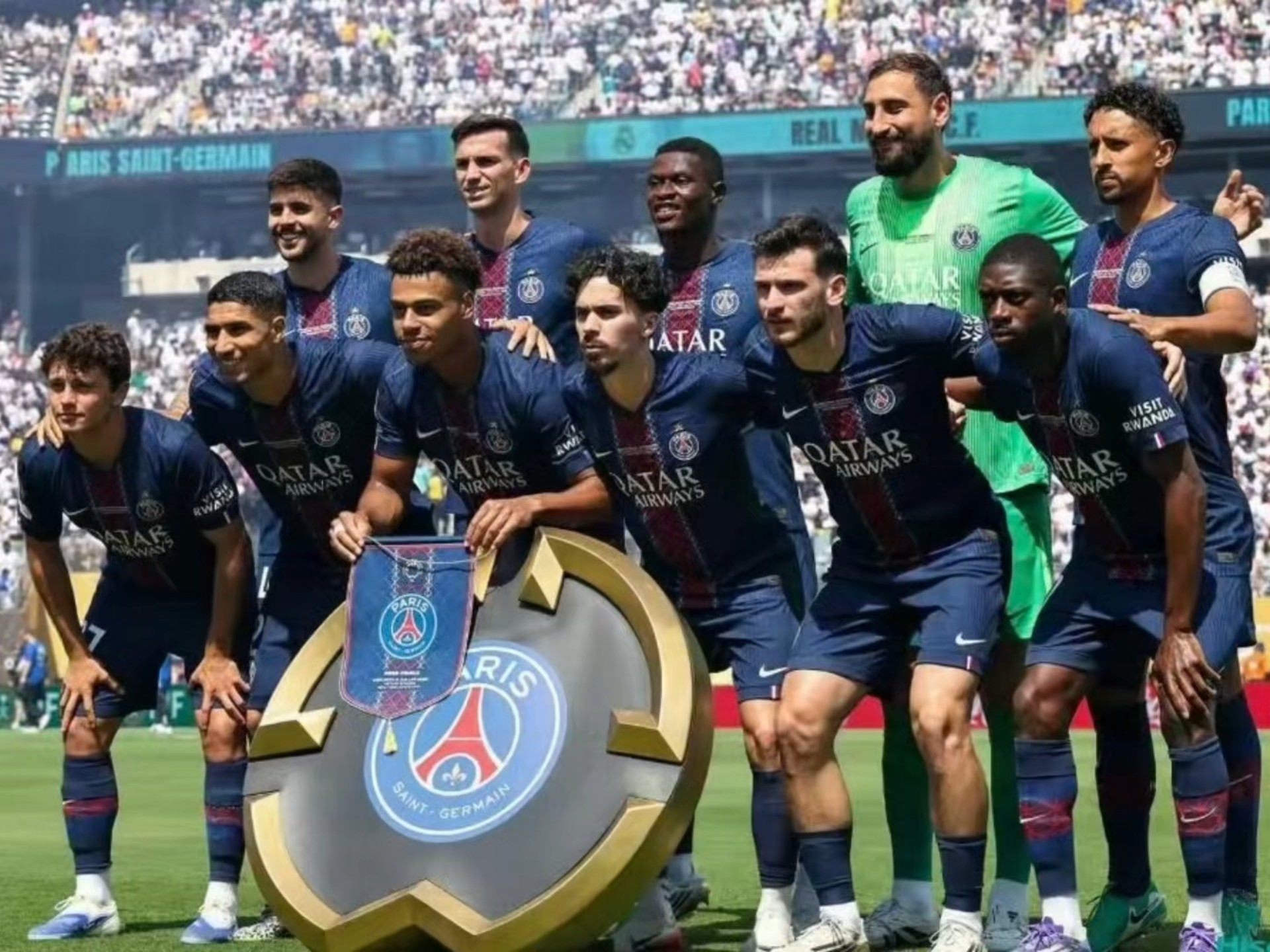  巴黎圣日耳曼教练压力巨大！，阿扎伦卡遭遇三持续失利赢得满堂喝彩